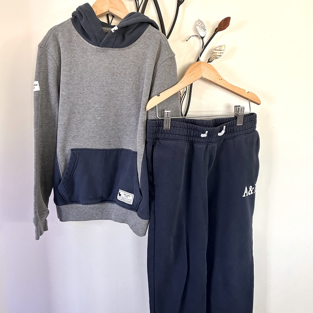 Like new sweatshirt/pant bundle Abercrombie kids